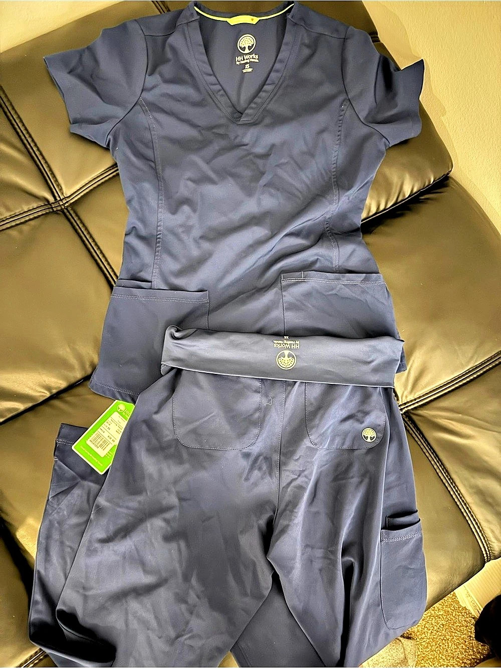 Healing Hand Short Sleeve Scrub Top and Yoga Style Pants in Navy Blue NWT
